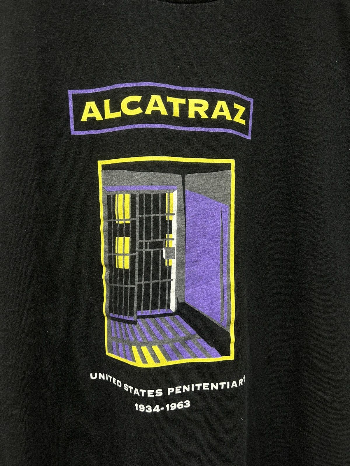 Vintage Vintage Alcatraz Island US Penitentiary 1934-1963 Tshirt Size US L / EU 52-54 / 3 - 2 Thumbnail