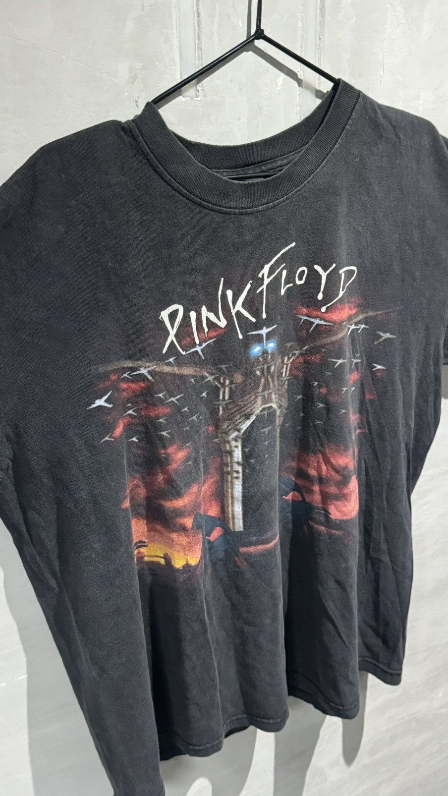 Band Tees × Pink Floyd × Vintage Vintage 90s Pink Floyd The Wall Tshirt Size US L / EU 52-54 / 3 - 10 Thumbnail