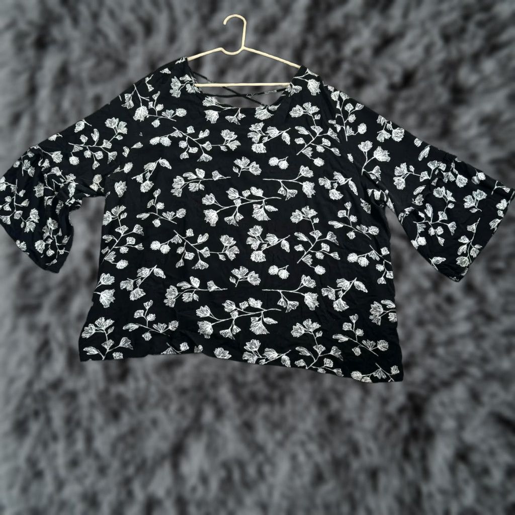 Vintage Ava & Viv Top Womens 4X Plus Black Whimsigoth Flowy Floral Crisscross Boho Bell Sleeve Size XXL / US 16-18 / IT 52-54 - 1 Thumbnail