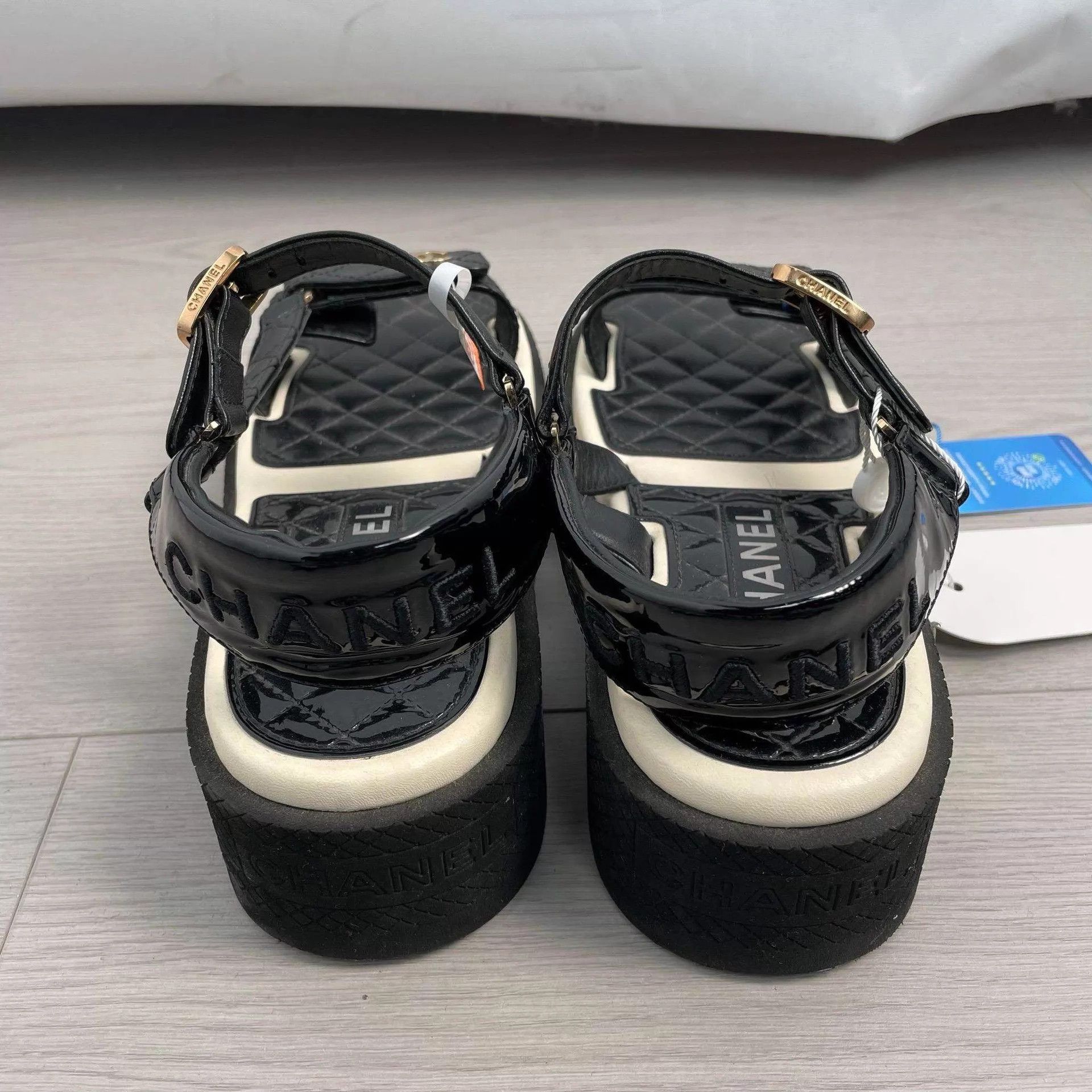 Chanel Chanel Gold Button Quilted Platform Sandal Black Size 38 Size US 7.5 / IT 37.5 - 9 Thumbnail
