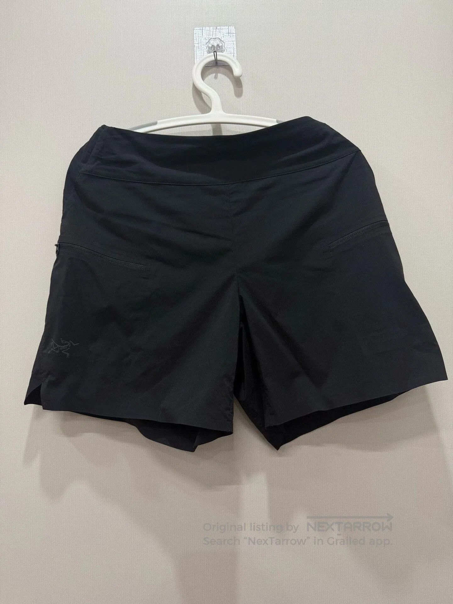 Arc'teryx Arcteryx Women's Short Jacket. Size 28" / US 6 / IT 42 - 1 Thumbnail