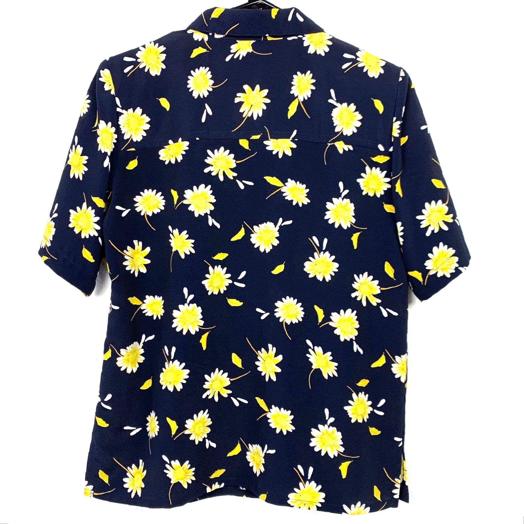 Vintage VINTAGE TanJay 90s Camp Shirt Women's Petite Daisies Button Up 6P Blue Polyester 100% 1980s Casual Shirt Size M / US 6-8 / IT 42-44 - 4 Thumbnail