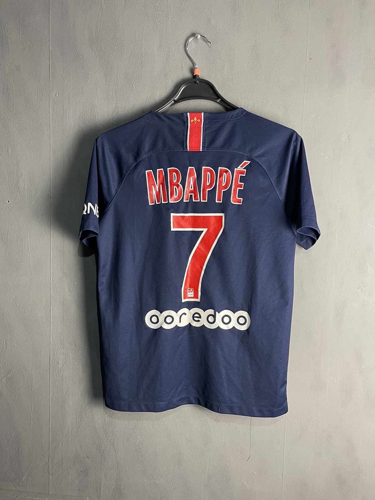 Nike Paris Saint Germain PSG Mbappe 2017 2019 Soccer Jersey Size US S / EU 44-46 / 1 - 1 Thumbnail