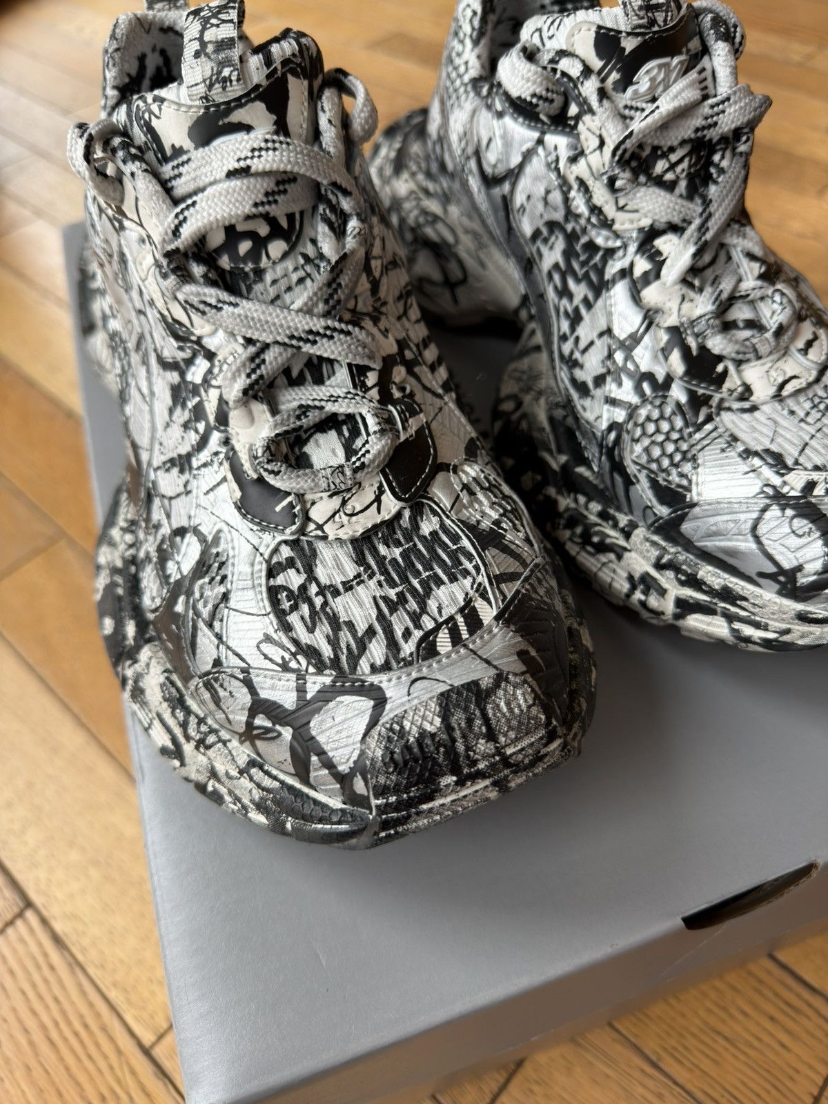 Balenciaga BALENCIAGA DEMNA SNEAKERS 3XL EXTREME GRAFFITI SIZE 42 Size US 8.5 / EU 41-42 - 2 Thumbnail