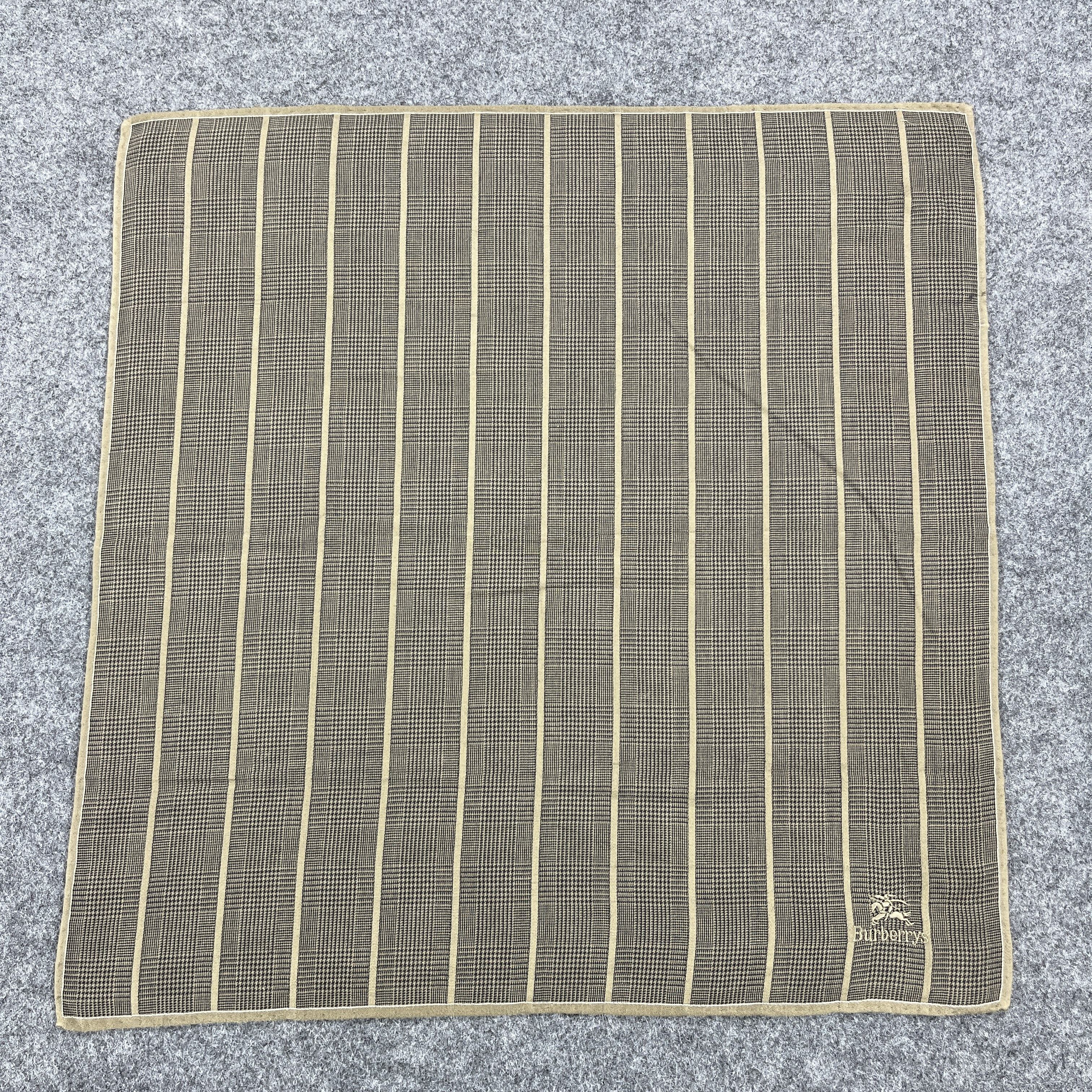 Burberry Burberry Handkerchief / Bandana / Neckerchief B992 Size ONE SIZE - 2 Thumbnail