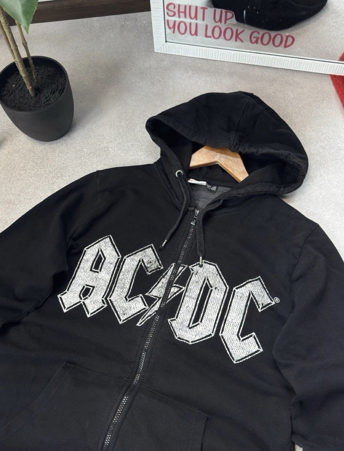AC/DC Vintage AC/DC Big Logo Y2K Black Hoodie Size L Men Size US L / EU 52-54 / 3 - 2 Thumbnail