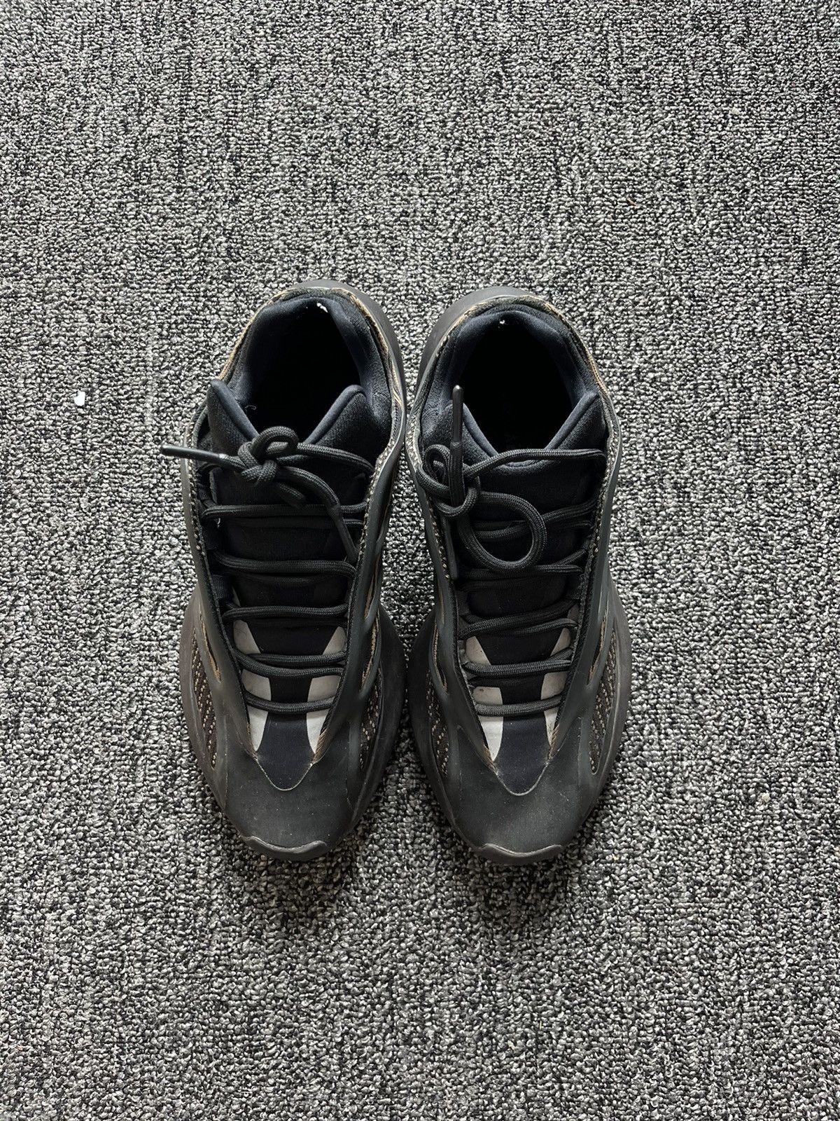 Adidas Yeezy 700 V3 Clay Brown Size US 9 / EU 42 - 5 Thumbnail