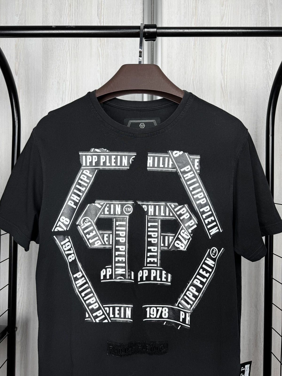 Philipp Plein Philipp Plein Platinum Cut Tape Logo Homme Black Tee Size US L / EU 52-54 / 3 - 3 Thumbnail