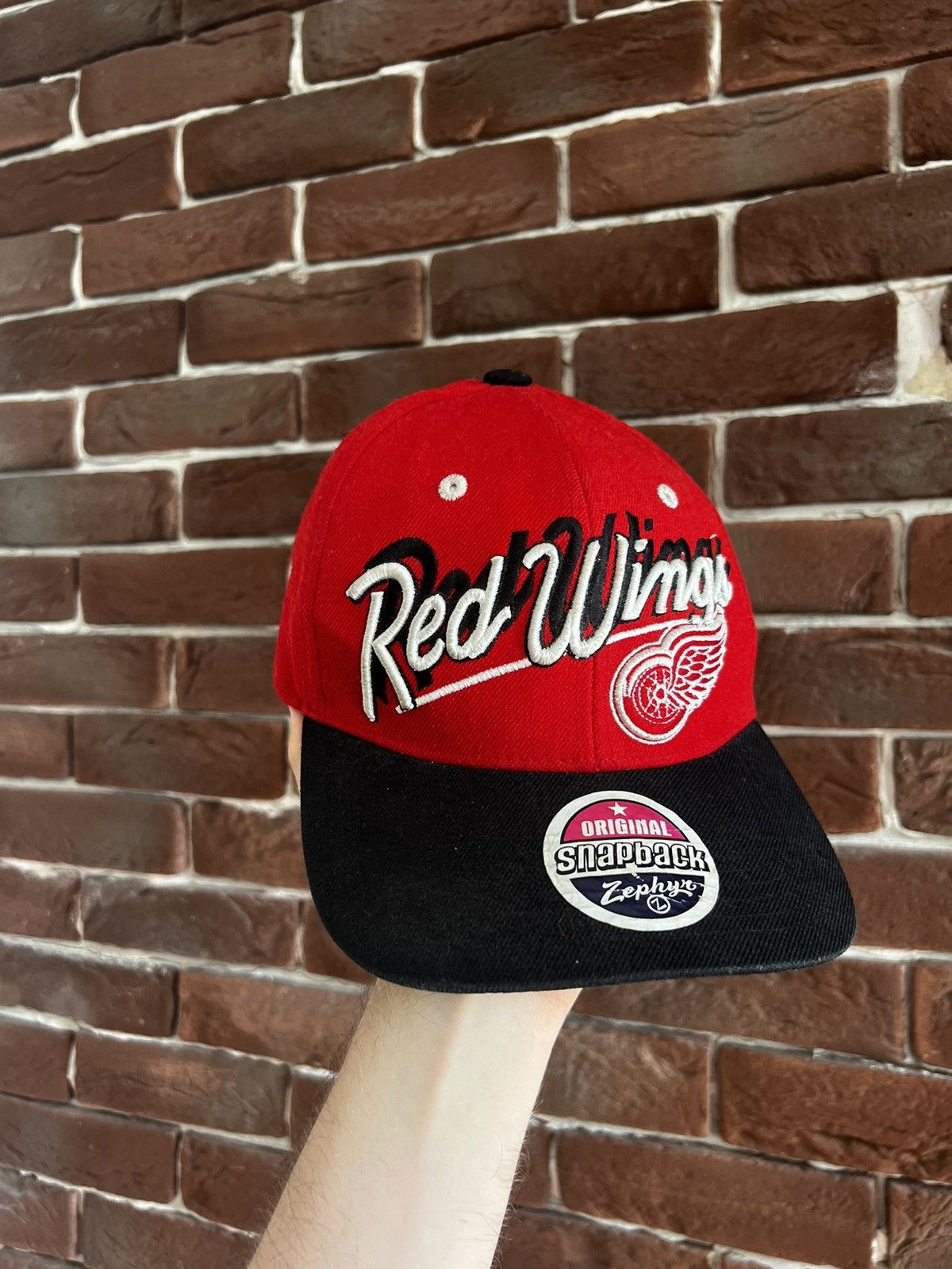 NHL Detroit Red Wings NHL Sport Red Hat Cap Snapback Streetwear Size ONE SIZE - 1 Thumbnail