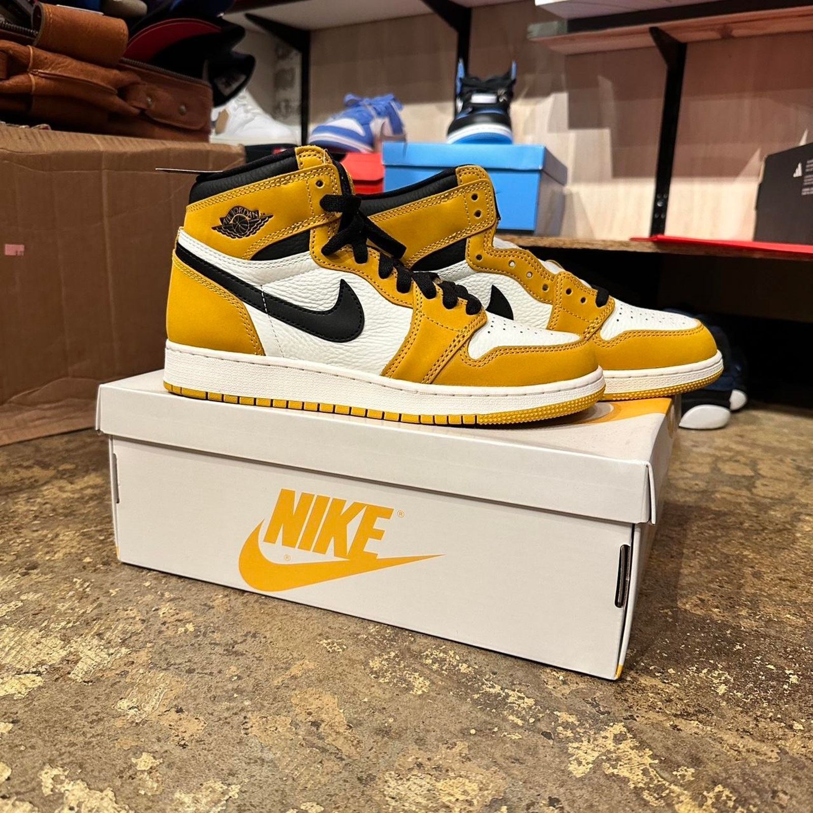 Nike Air jordan 1 retro Size US 6.5 / EU 39-40 - 3 Thumbnail