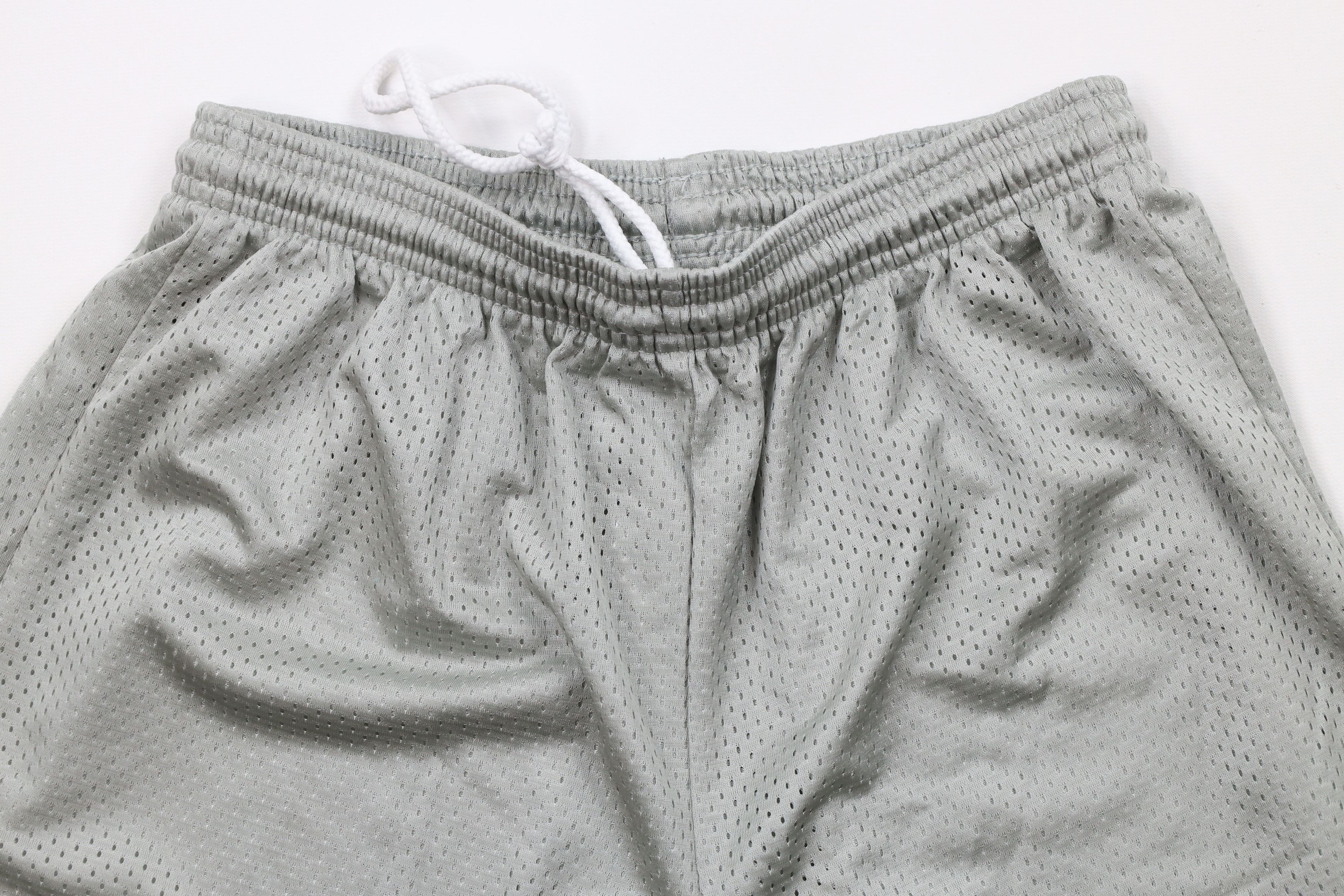 Vintage Vintage 90s Streetwear Mesh Above Knee Gym Shorts Silver Size US 32 / EU 48 - 2 Thumbnail