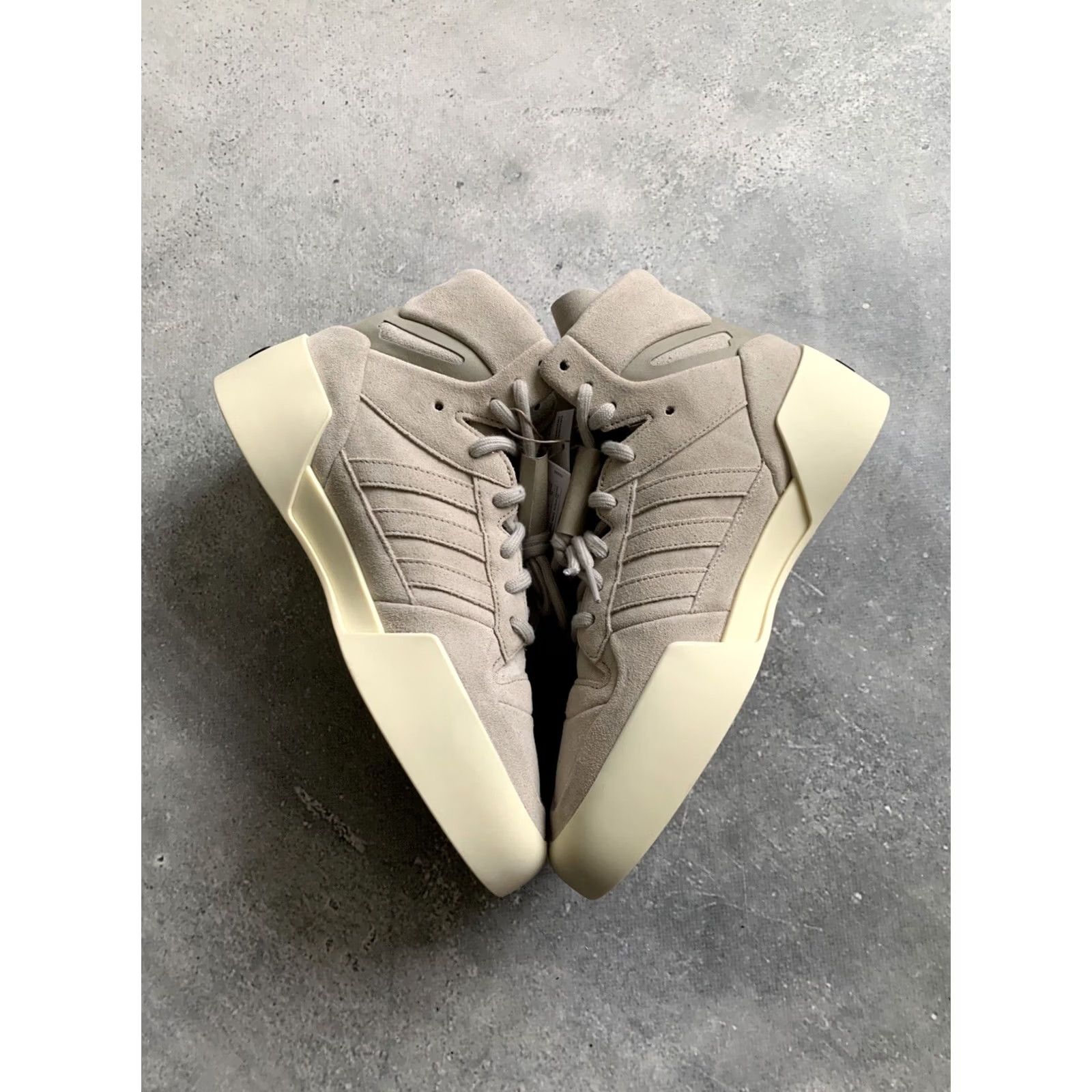 Adidas ADIDAS x FEAR OF GOD ATHLETICS 86 HIGH SNEAKER US 9.5 UK 9 EU 43 1/3 Beige Men Sneaker Athletic Suede 2023 Fear of God Basketball Mid Top Shoes Size US 9 / EU 42 - 3 Thumbnail