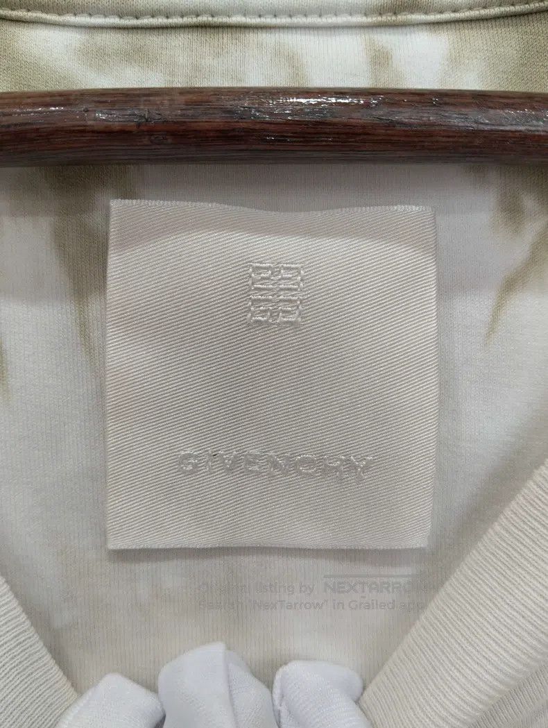 Givenchy Givenchy T-Shirt in Size L Size US L / EU 52-54 / 3 - 3 Thumbnail