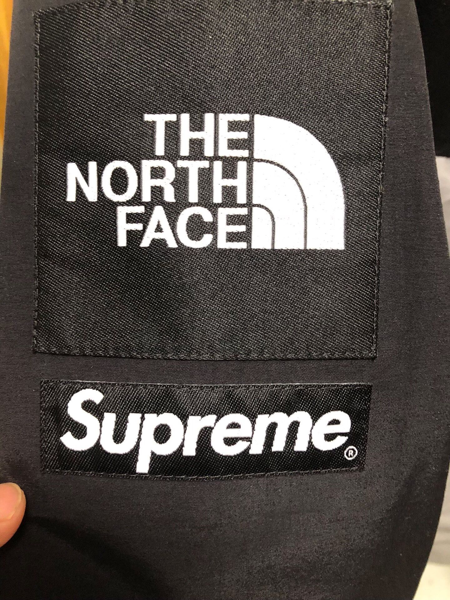 Supreme × The North Face Supreme x TNF FW22 Taped Seam Shell Jacket Size US XL / EU 56 / 4 - 3 Thumbnail