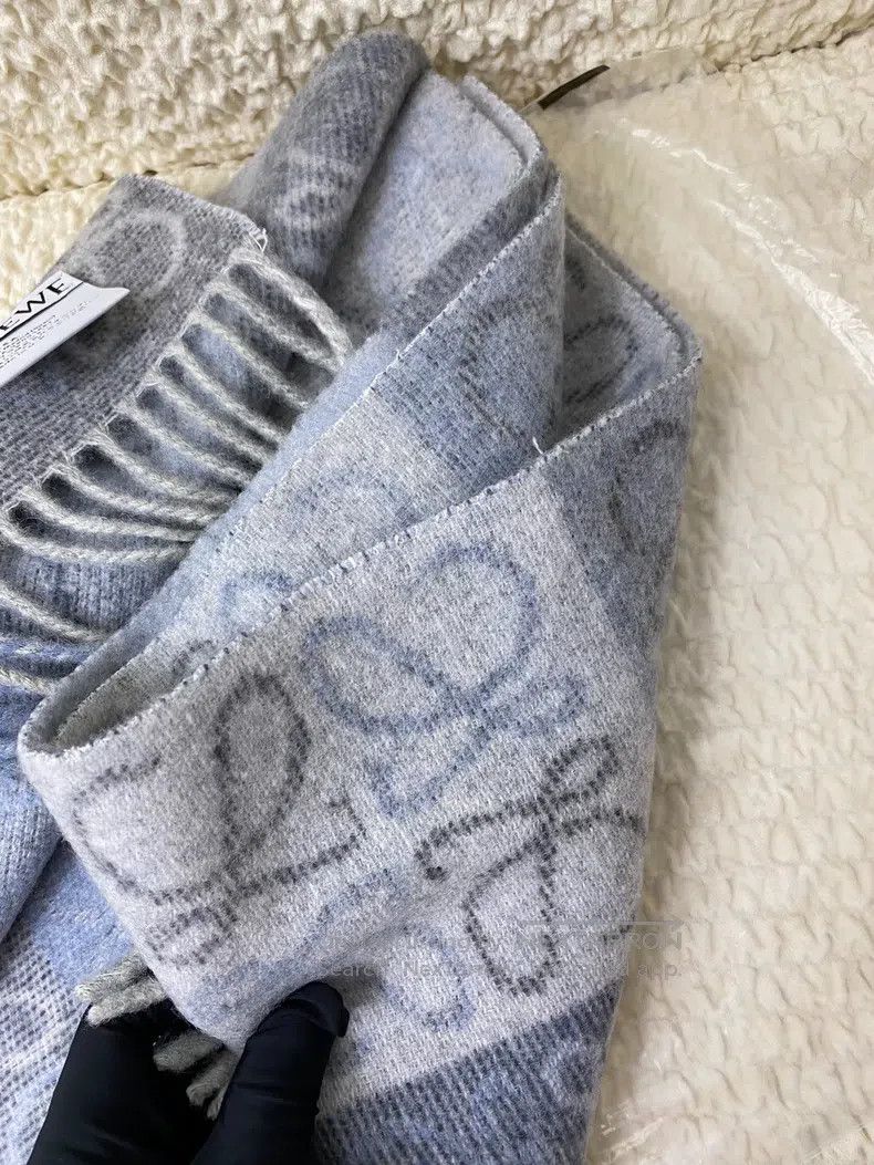 Loewe Loewe Classic printed checkered wool cashmere woolen scarf Size ONE SIZE - 8 Thumbnail