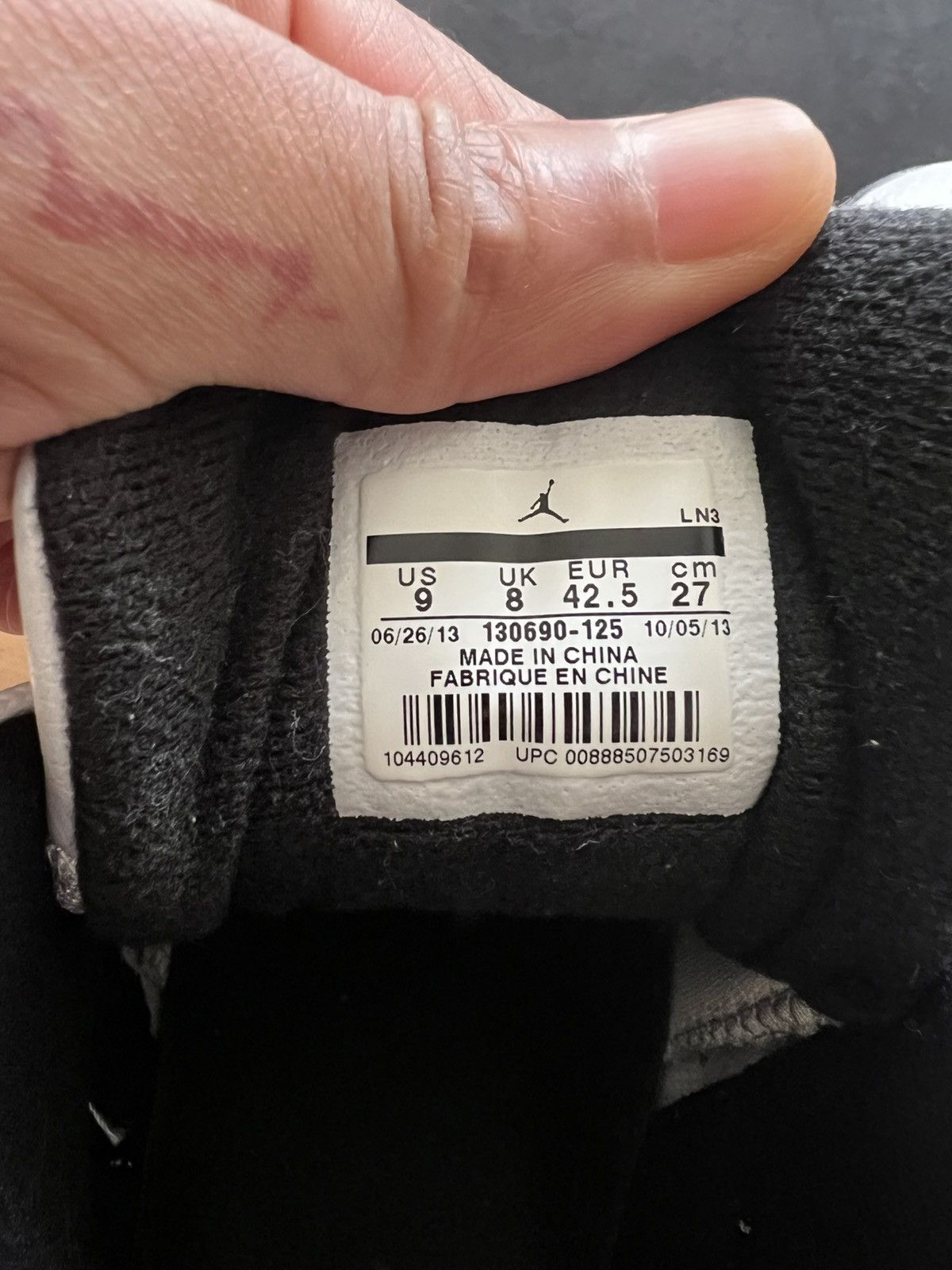 Jordan Brand Air Jordan 12 Taxi 2013 Sz. 9 Size US 9 / EU 42 - 9 Thumbnail