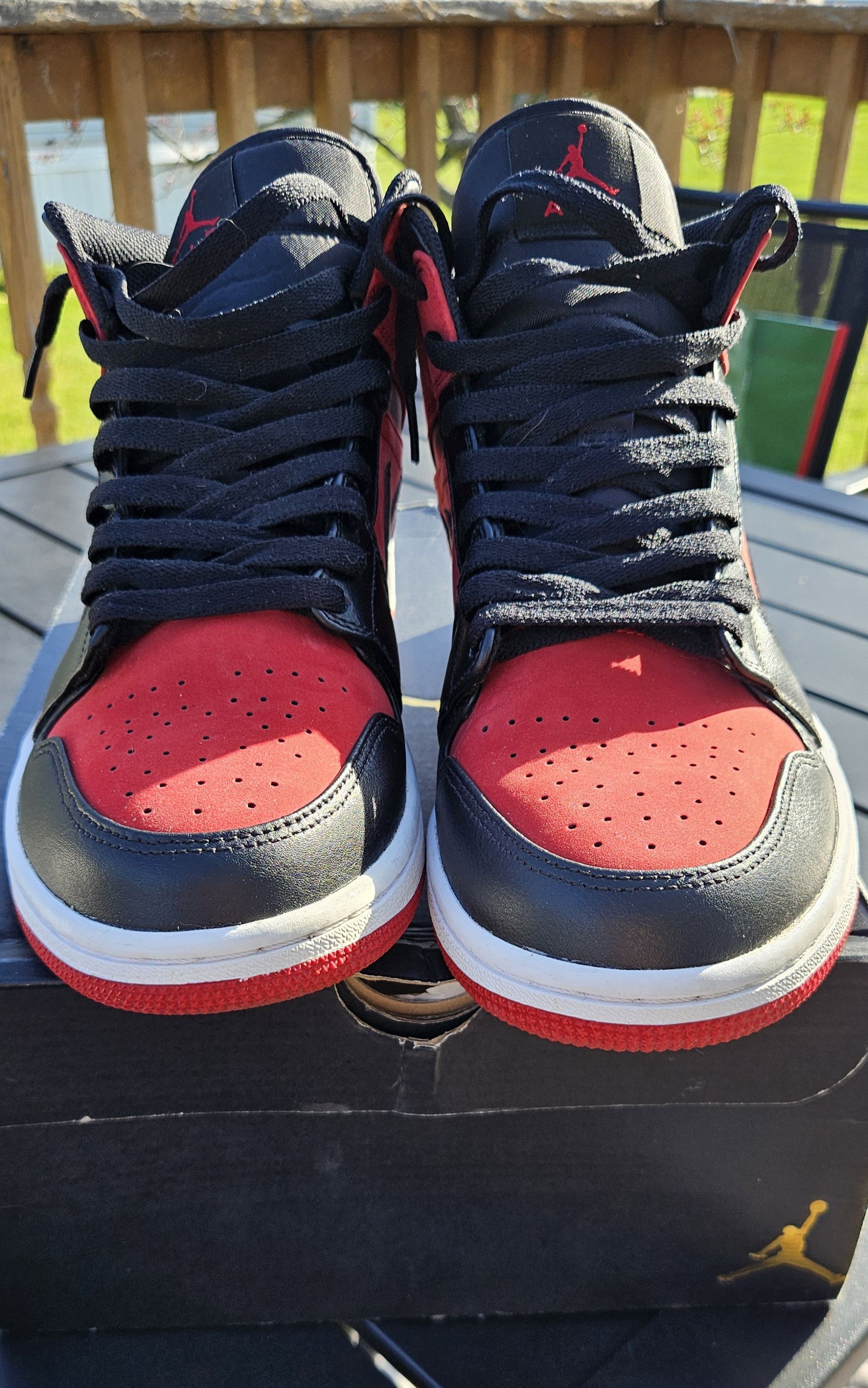 Jordan Brand Jordan 1 mid reverse bred banned Size US 10.5 / EU 43-44 - 4 Thumbnail