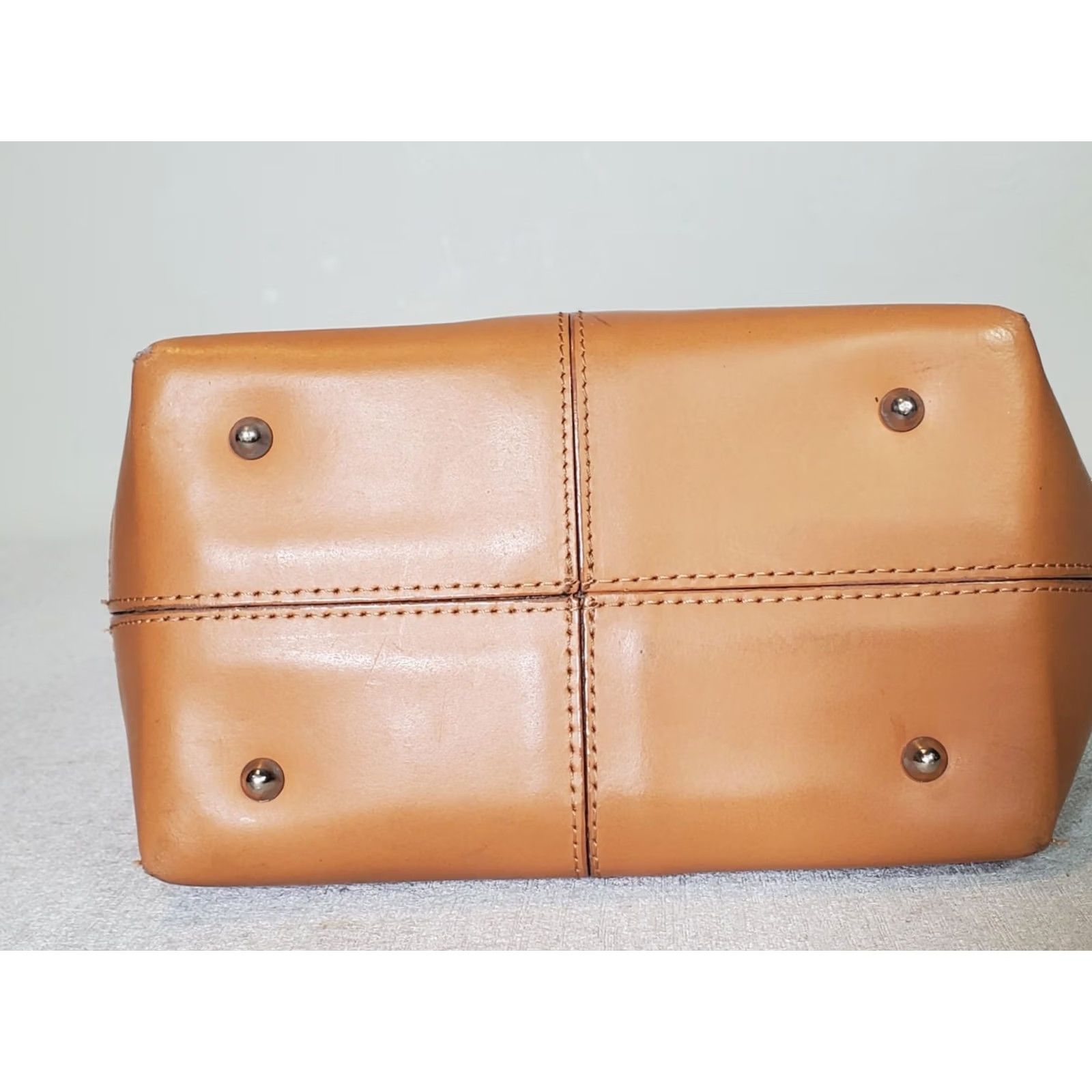 Vintage VINTAGE Tod's Small Tote Handbag Smooth Light Brown Leather Womens Tote Bag Size ONE SIZE - 6 Thumbnail