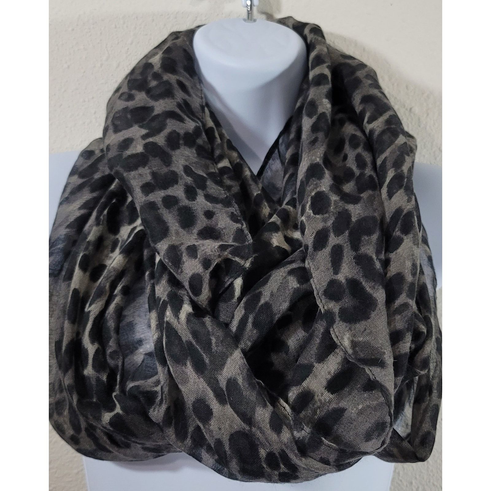 Other Gray Black Animal Infinity Scarf Lightweight Soft Sheer Size ONE SIZE - 2 Thumbnail