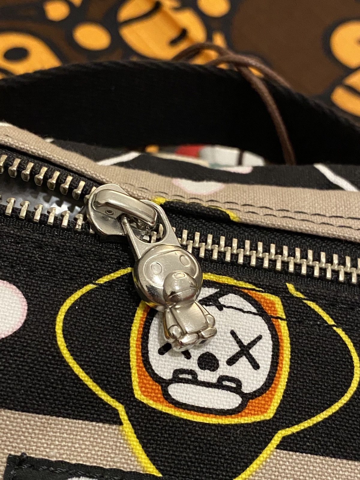 Bape × Kaws Baby Milo KAWS Zip Up Pouch Size ONE SIZE - 3 Thumbnail