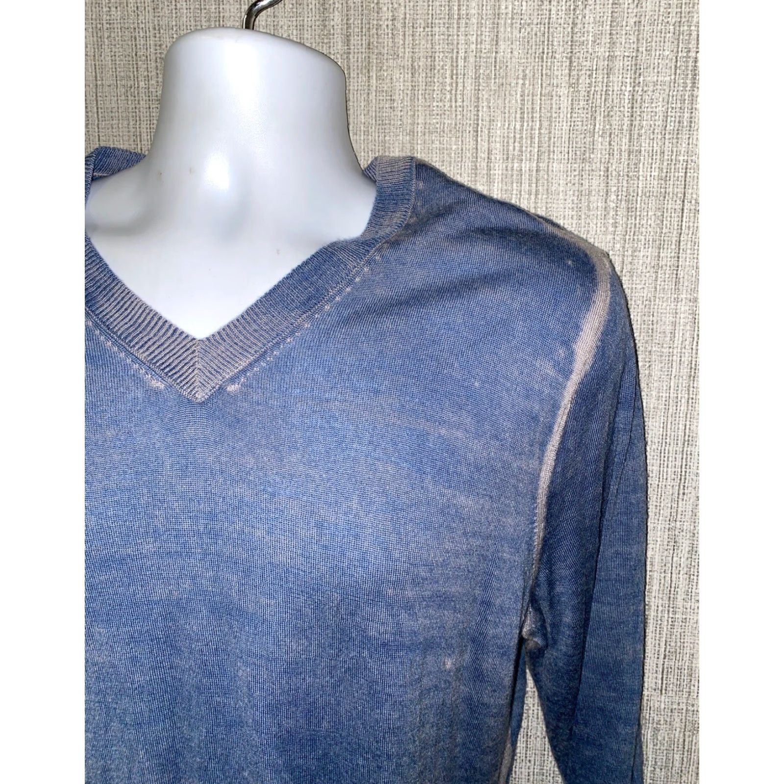 Saks Fifth Avenue Saks Fifth Avenue Mens V-Neck Lightweight Wool Sweater L Gray Size US L / EU 52-54 / 3 - 2 Thumbnail