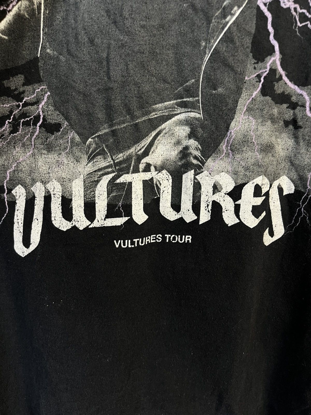 Band Tees Vultures Tour Savage Streetwear Y2K Band Tee Shirt Size US L / EU 52-54 / 3 - 5 Thumbnail