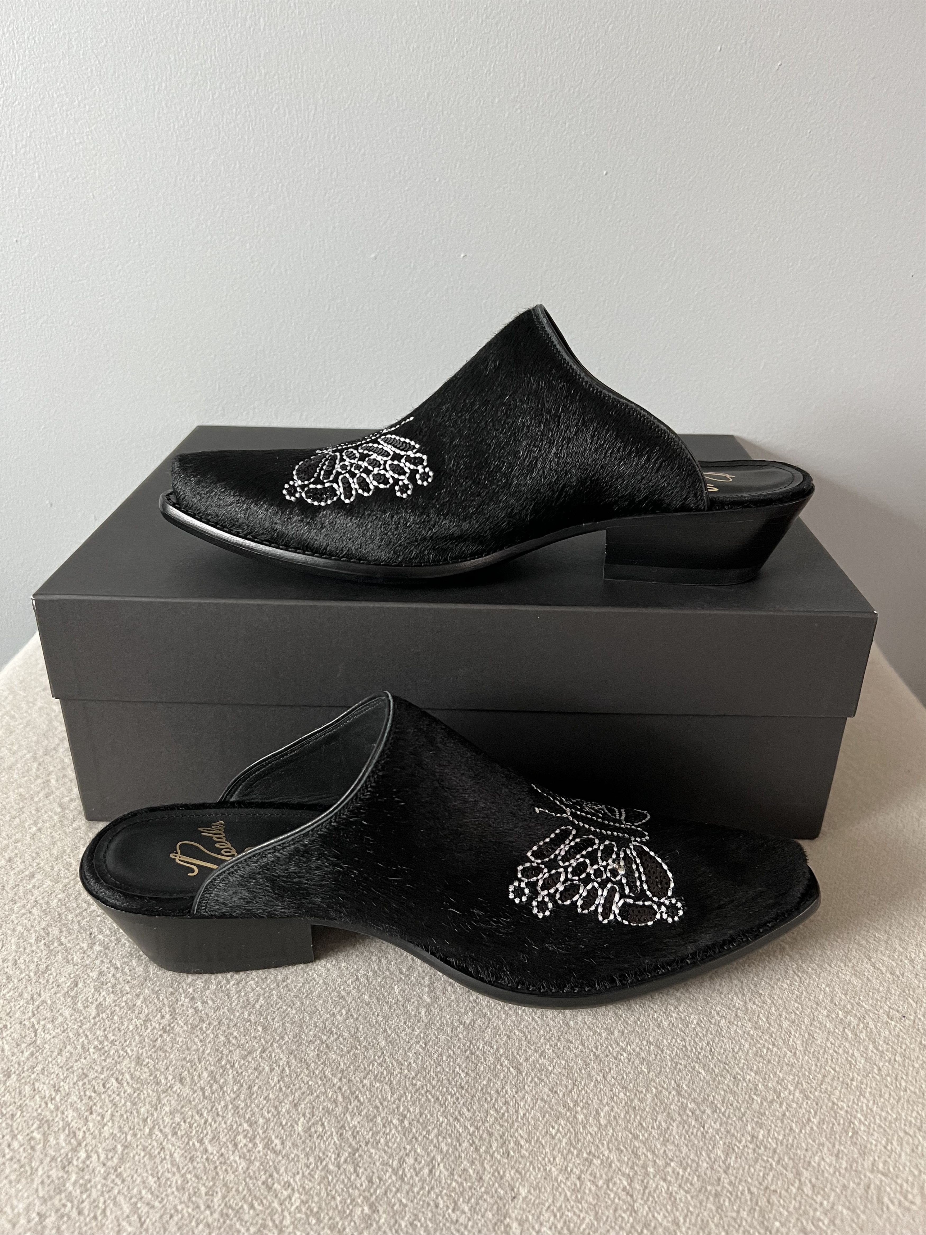Needles Needles Papillion Embroidered Heeled Mules Black Pony Hair Size US 8 / EU 41 - 3 Thumbnail