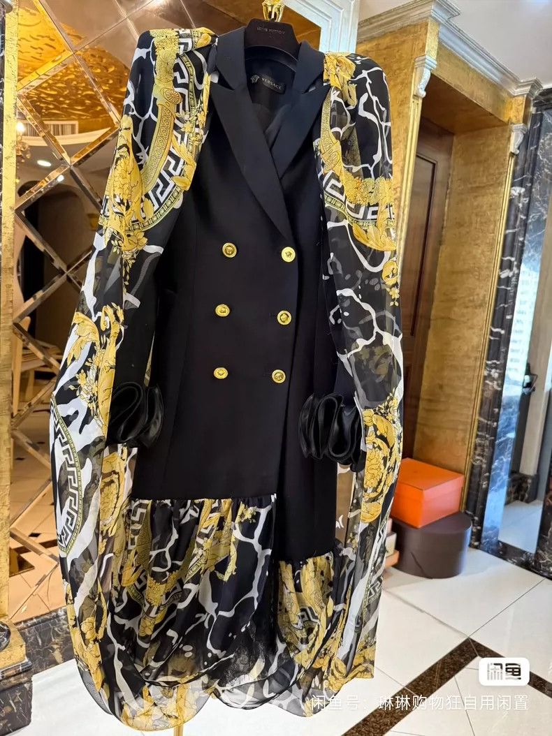 Versace Versace Classic baroque cape silhouette cut design gown Size M / US 6-8 / IT 42-44 - 2 Thumbnail