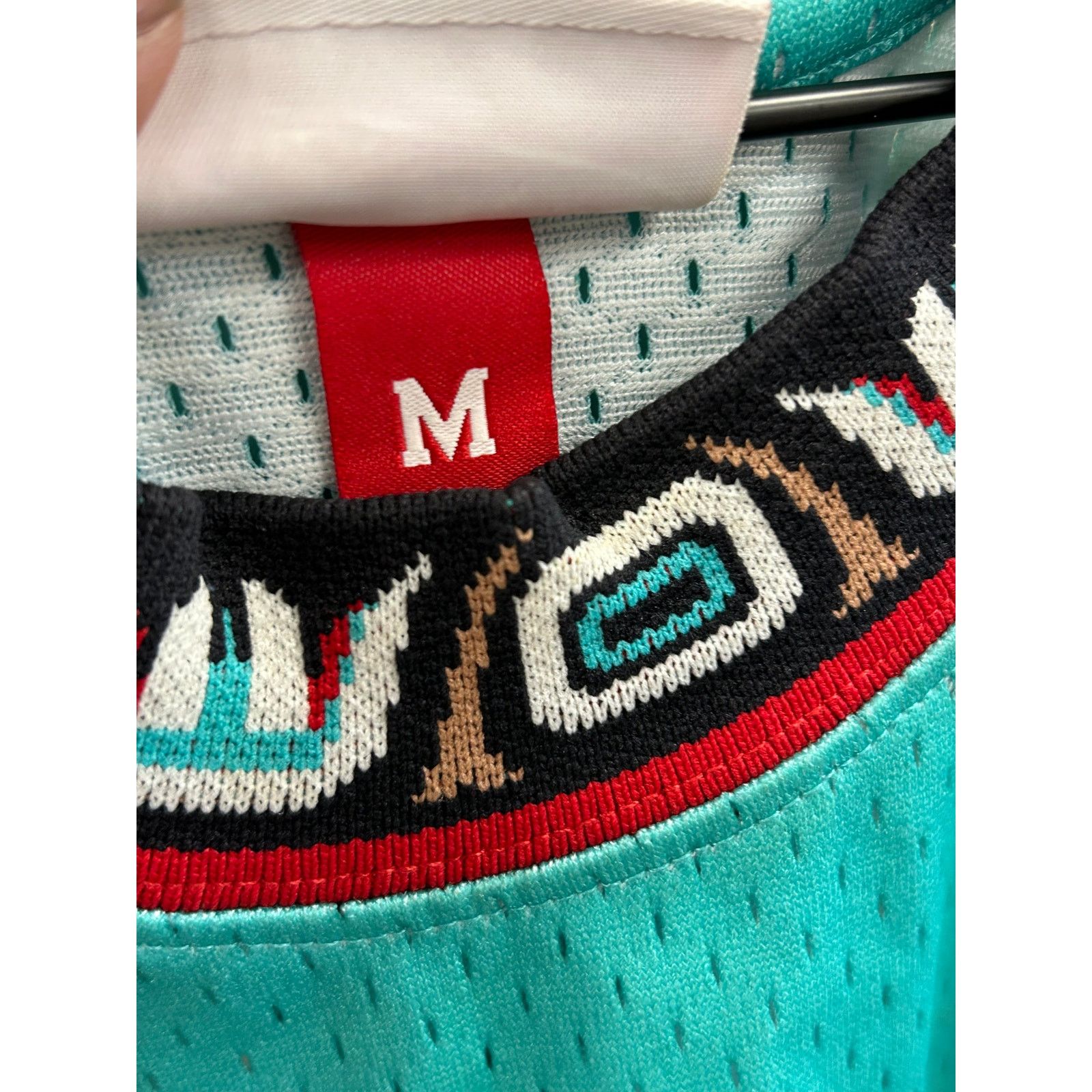 Mitchell & Ness Mike Bibby Vancouver Grizzlies Jersey Mitchell & Ness M B15 Size US M / EU 48-50 / 2 - 3 Thumbnail