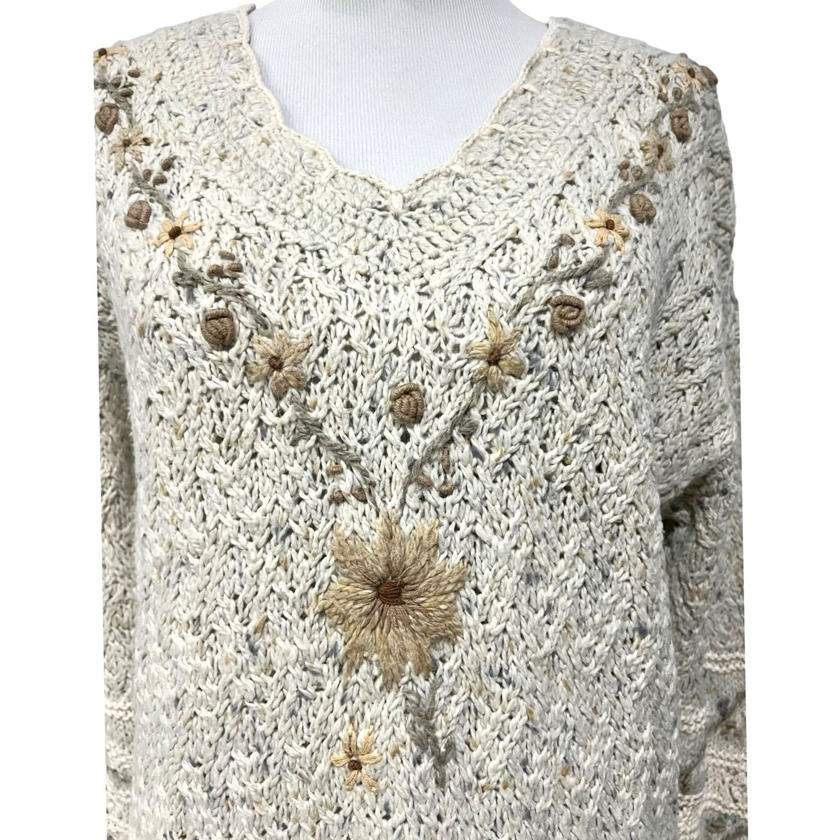 Express VINTAGE Express Sweater Shirt Womens Small Cream Floral Embroidered Sunflower Cottagecore 90s Knit Pullover Long Sleeve V-Neck Size S / US 4 / IT 40 - 3 Thumbnail