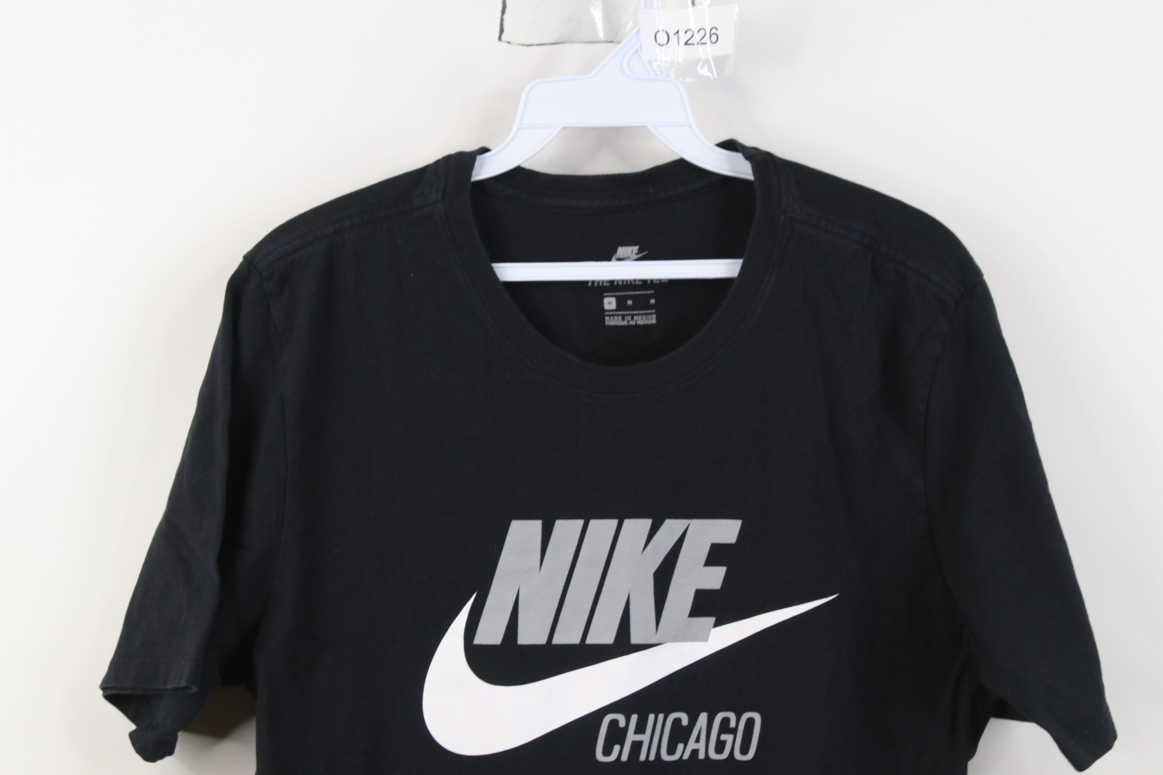 Nike Y2K Nike Spell Out Big Swoosh Chicago Short Sleeve T-Shirt Size US M / EU 48-50 / 2 - 2 Thumbnail