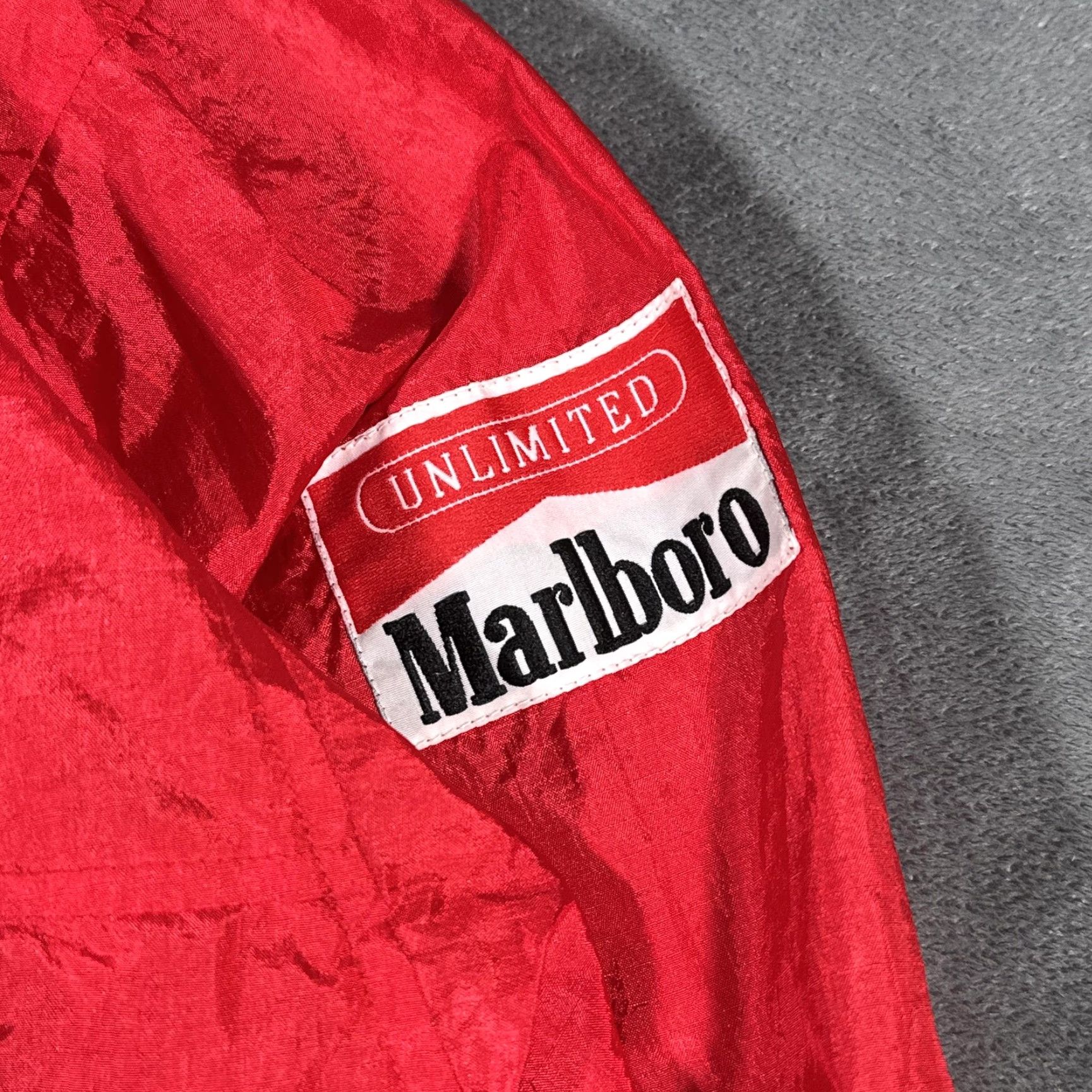 Marlboro VINTAGE Marlboro Unlimited Jacket Mens Large Red Anorak Hooded Windbreaker 90s Mens L Red Marlboro Unlimited 90s Vintage Jacket Size US L / EU 52-54 / 3 - 5 Thumbnail