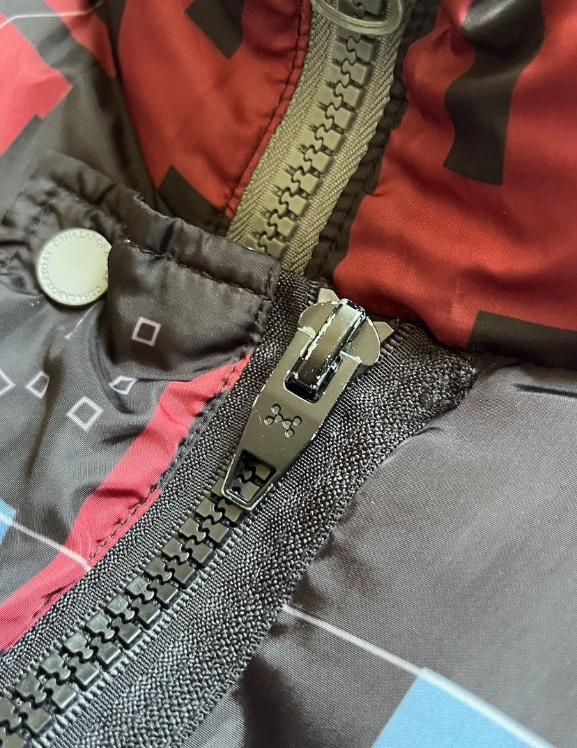 C2H4 C2H4 Reversible On Carbon Gorpcore Puffer Vest Rare Y2K Size US L / EU 52-54 / 3 - 9 Thumbnail