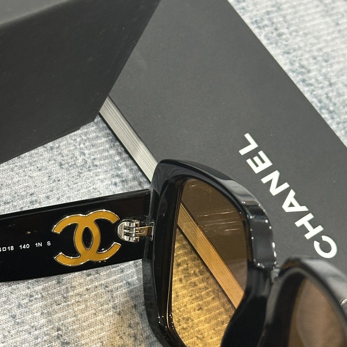 Chanel CHANEL 0CH5541 1799/7 SUNGLASSES Size ONE SIZE - 8 Thumbnail