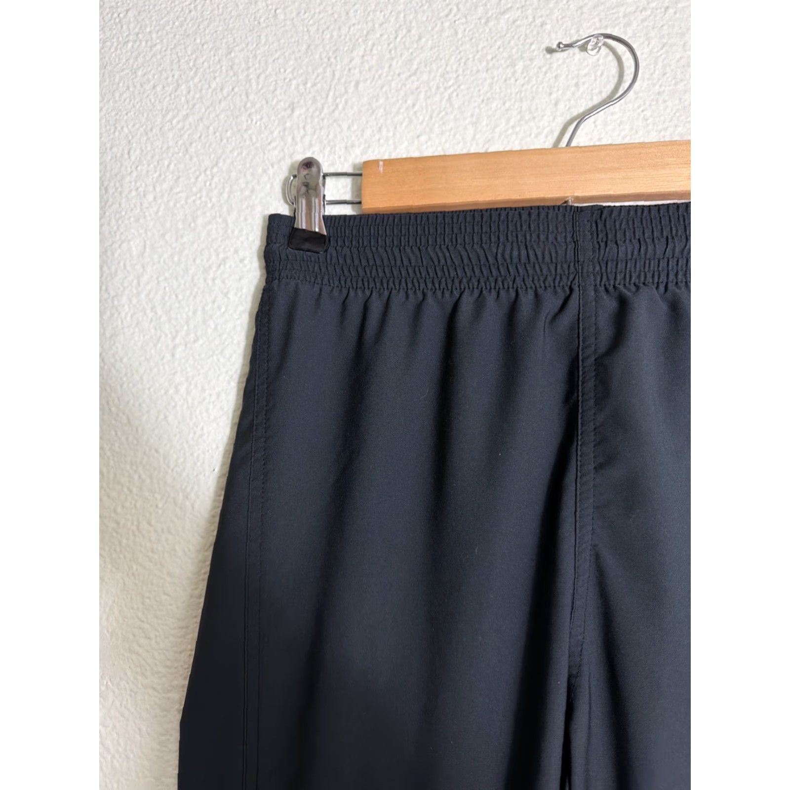 Nike Nike Women's XS Black Bonded Woven Cuffed Jogger Pants 614913-010 Athletic Track Pants Jogger Womens XS Black Solid 27in Inseam Nike Dri-FIT Size 26" / US 2 / IT 38 - 5 Thumbnail