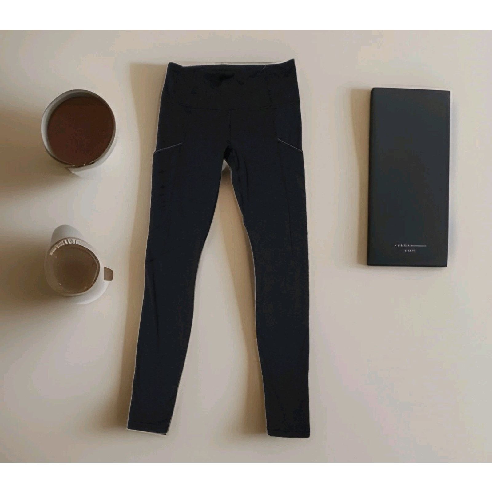 Lululemon Lululemon Invigorate High-Rise Logo Back Zip Legging Size 26 Size 28" / US 6 / IT 42 - 1 Thumbnail