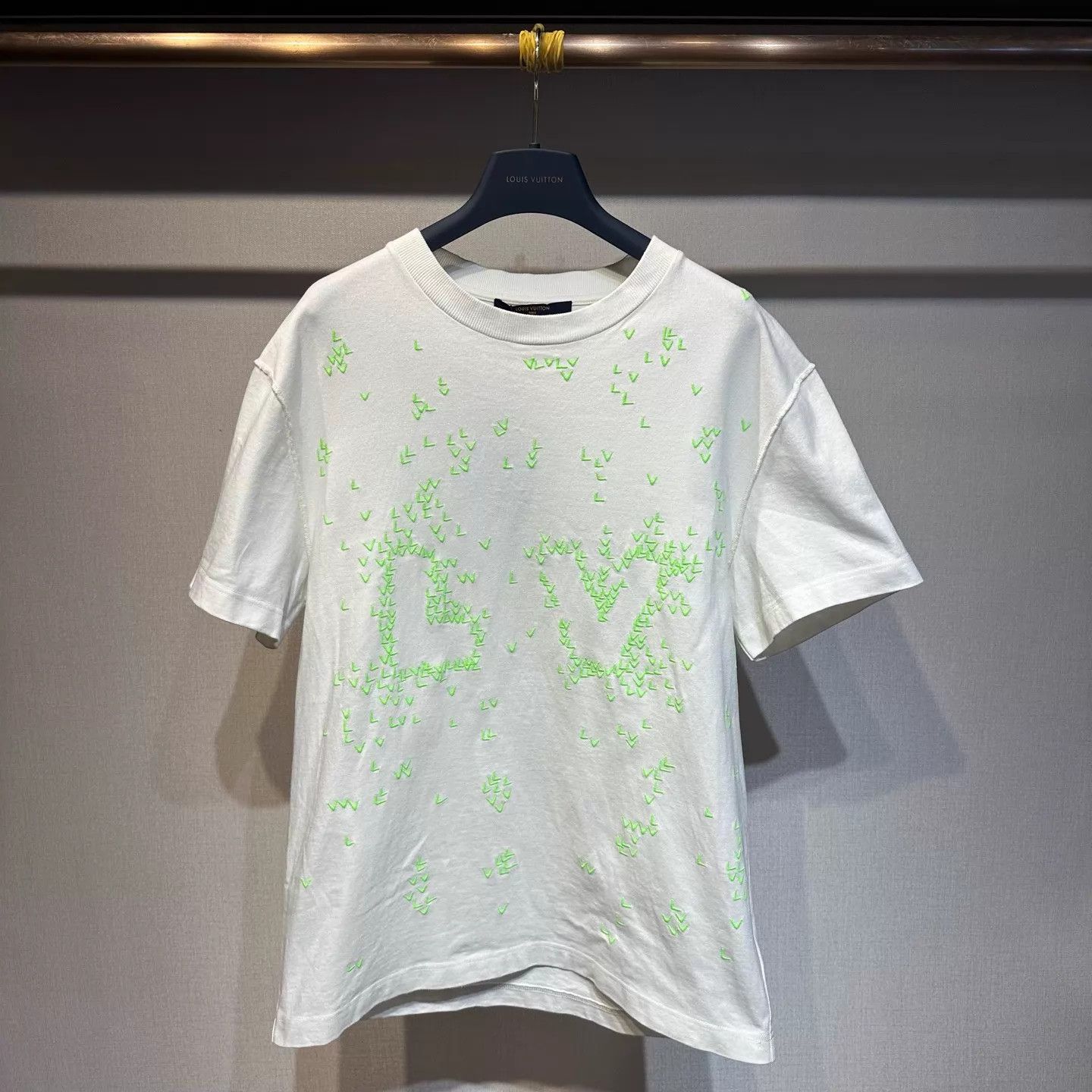 Louis Vuitton LV White Starry Embroidered SS Tee M NEW Size US M / EU 48-50 / 2 - 1 Thumbnail