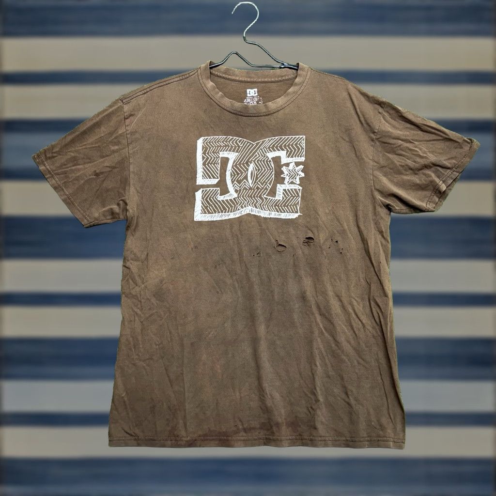 Vintage VINTAGE DC Shoes Shirt Mens L Graphic Skater Grunge Brown 2000s Crew Neck Cotton Knit Logo All Seasons Mens Size US L / EU 52-54 / 3 - 1 Thumbnail