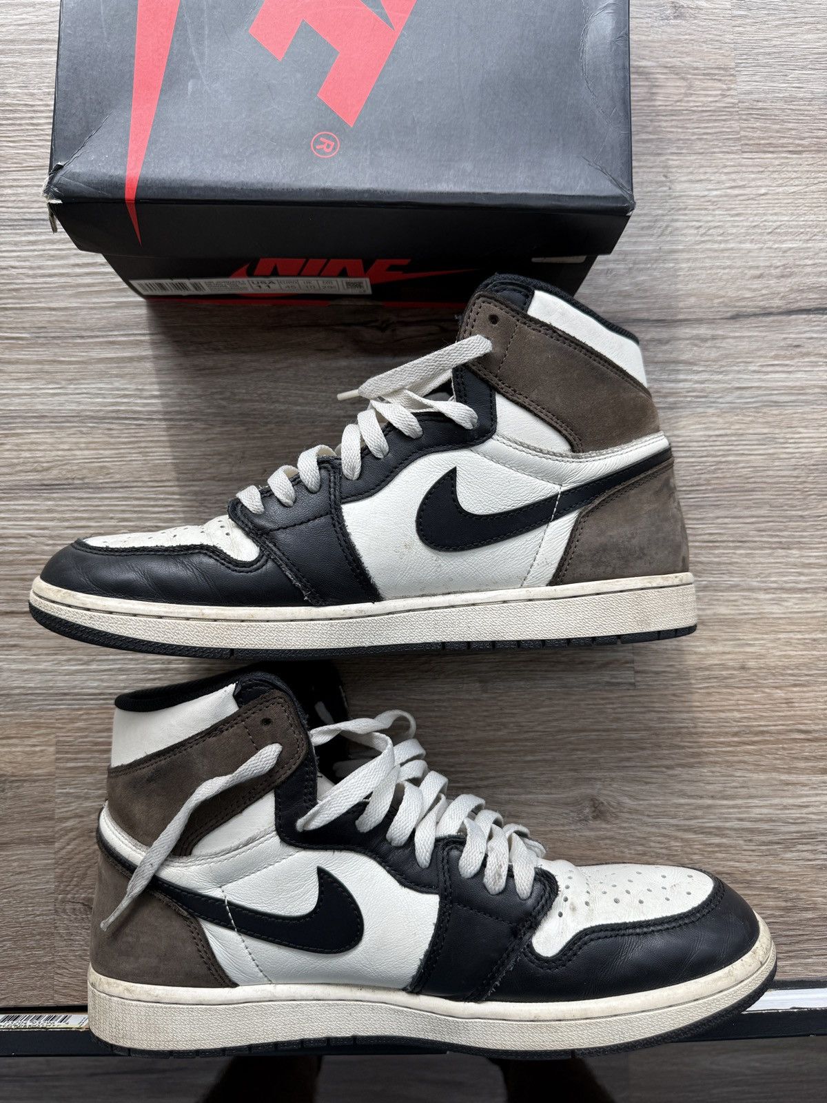 Jordan Brand Air Jordan Mocha 1 Highs Size US 11 / EU 44 - 2 Thumbnail