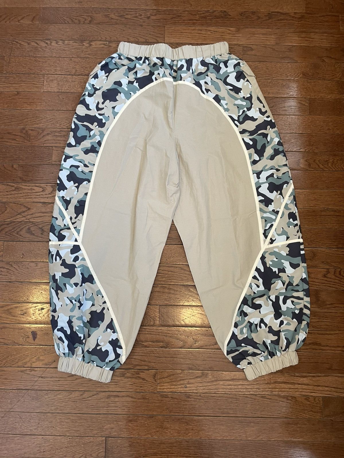 Asos ASOS taupe & camouflage print joggers New w/ Tags Size 30" / US 8 / IT 44 - 2 Thumbnail