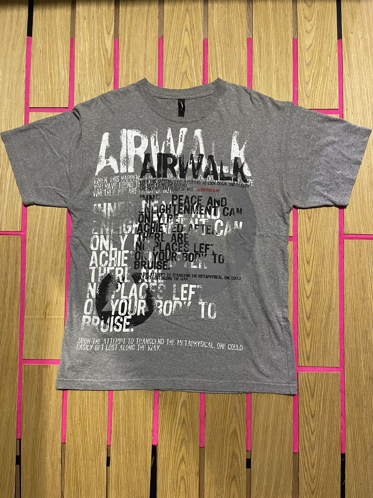 If Six Was Nine VINTAGE Y2K AIRWALK short sleeve tshirt Size US L / EU 52-54 / 3 - 1 Thumbnail