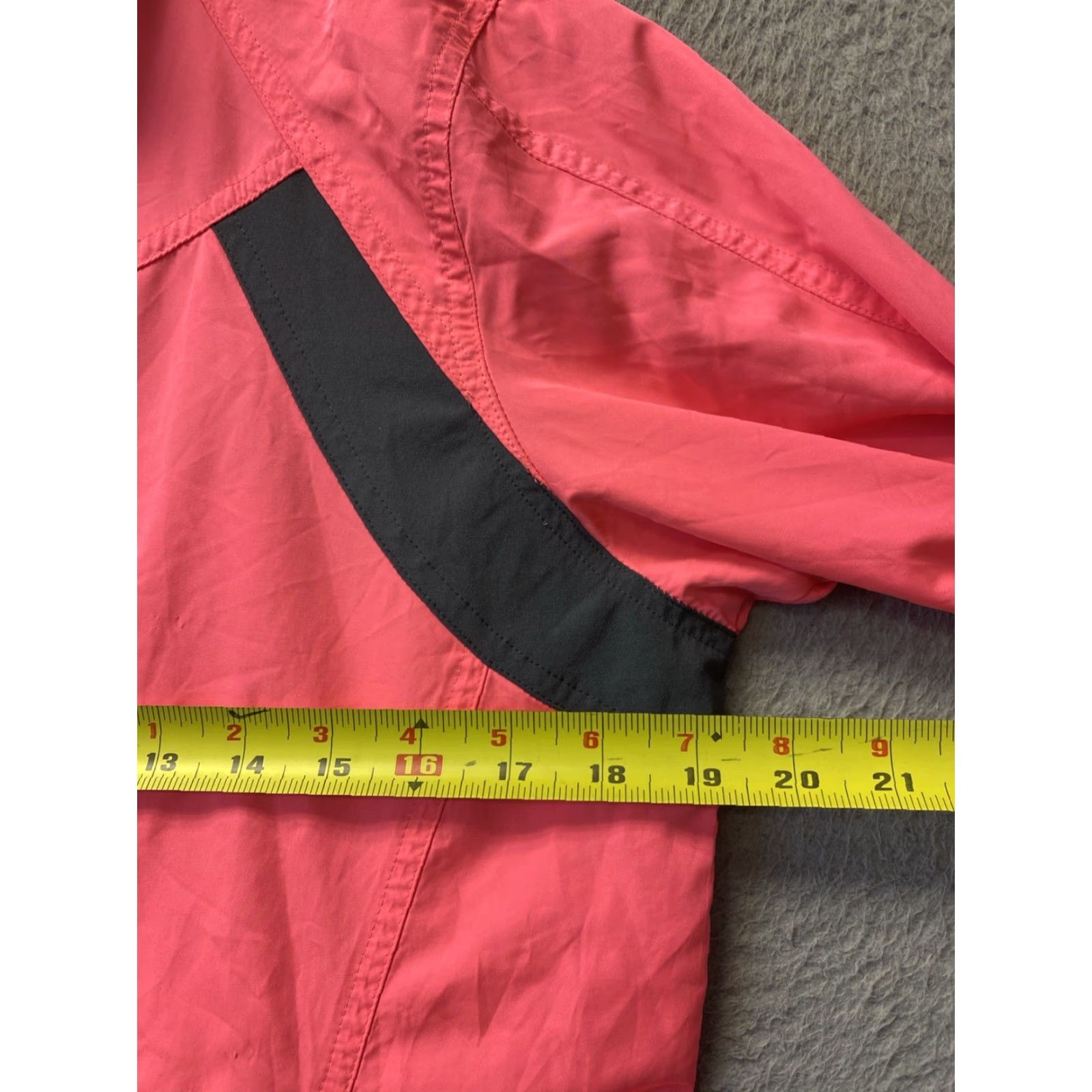 Brooks Brooks Nightlife Essential Neon Pink Lightweight Women's L Running Jacket Size L / US 10 / IT 46 - 4 Thumbnail