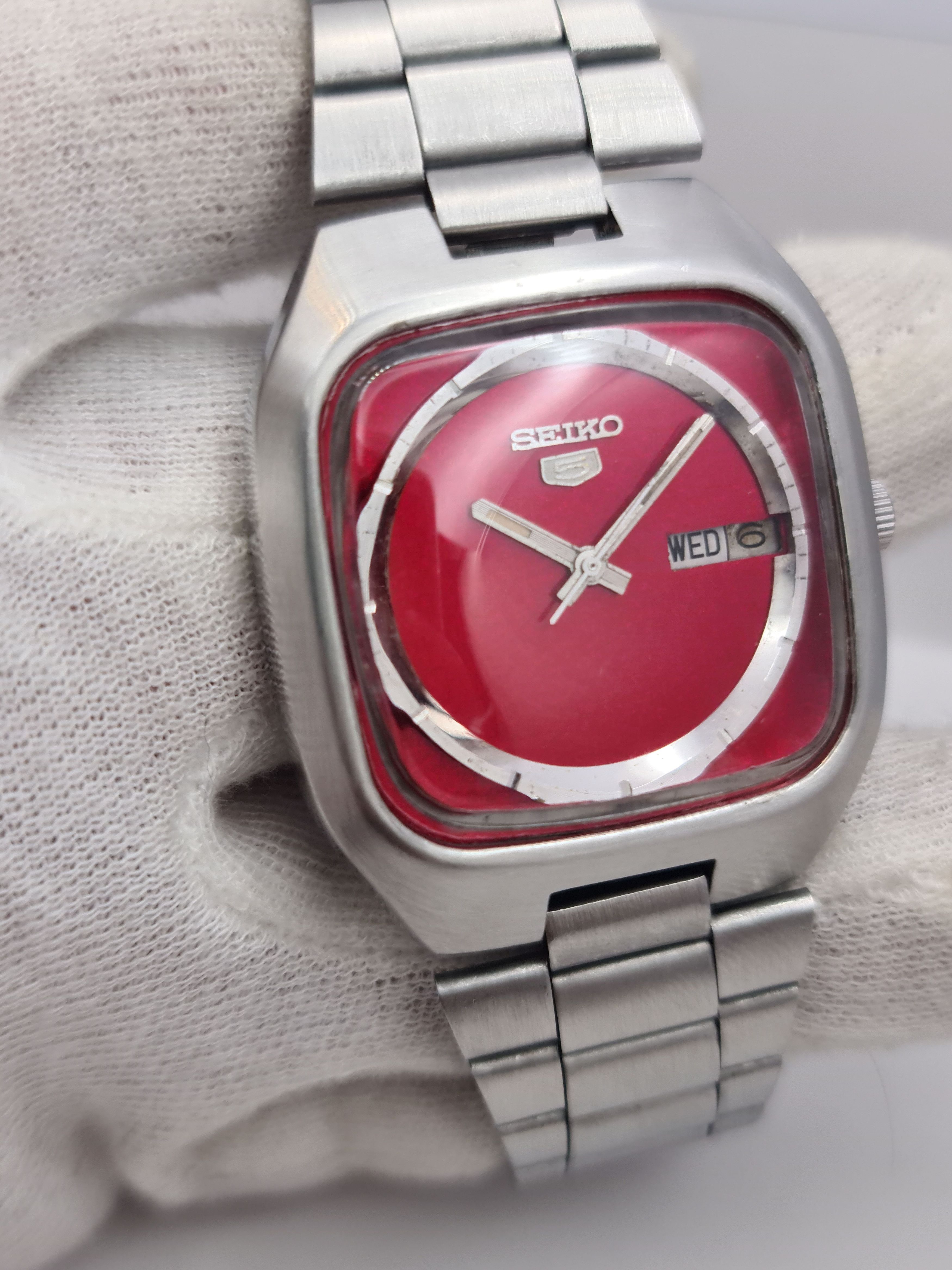 Seiko Automatic Wrist Watch 17Jewels Day/date Japan in Red, Men's (Size 34)