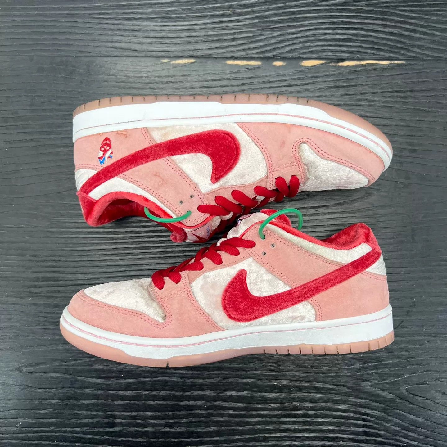 Nike Nike Dunk SB V-Day 40.5 New OG Box & Accs Size US 7.5 / EU 40-41 - 2 Thumbnail