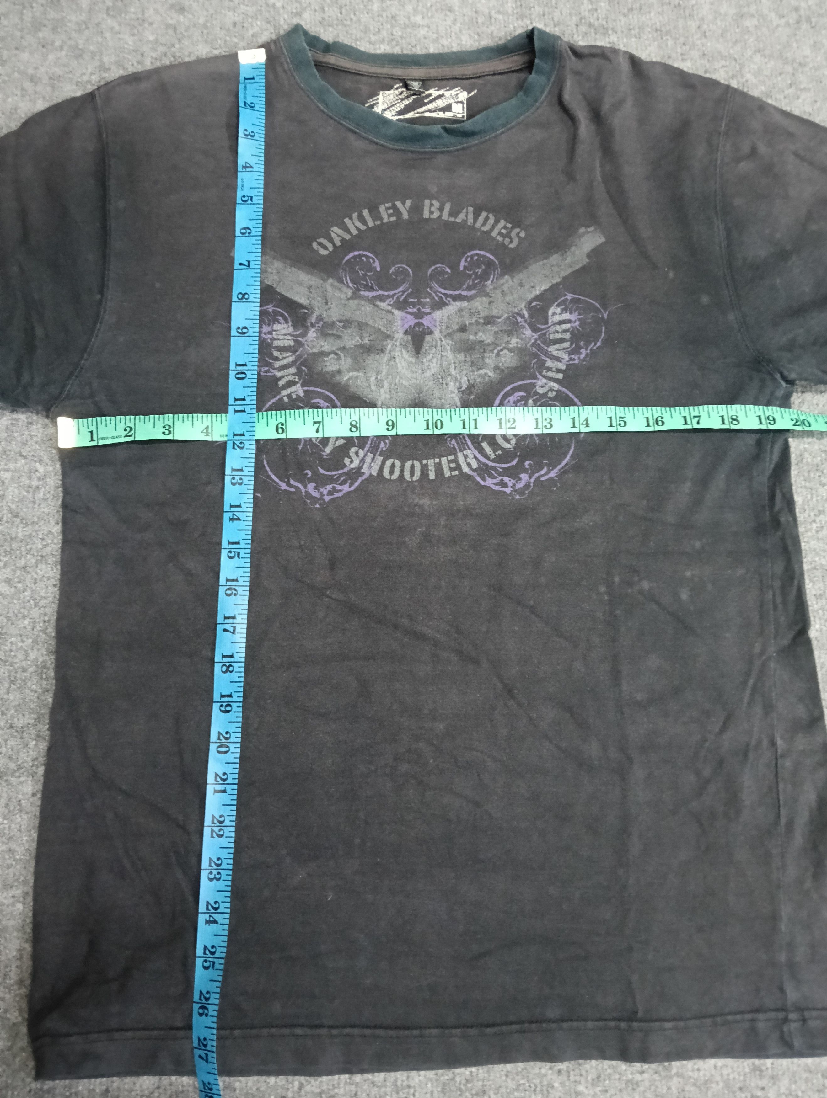 Oakley Vintage Oakley blades make any shooter faded black. Size US M / EU 48-50 / 2 - 6 Thumbnail