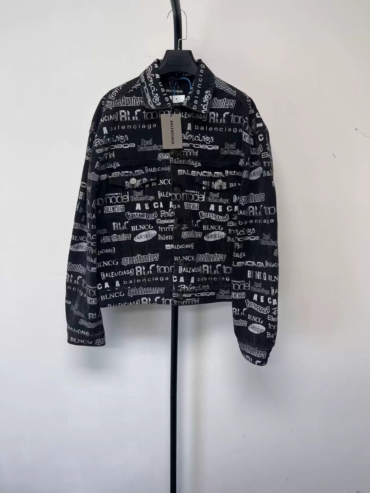 Balenciaga Balenciaga Men's Washed TV Print Jacket Size US S / EU 44-46 / 1 - 1 Thumbnail