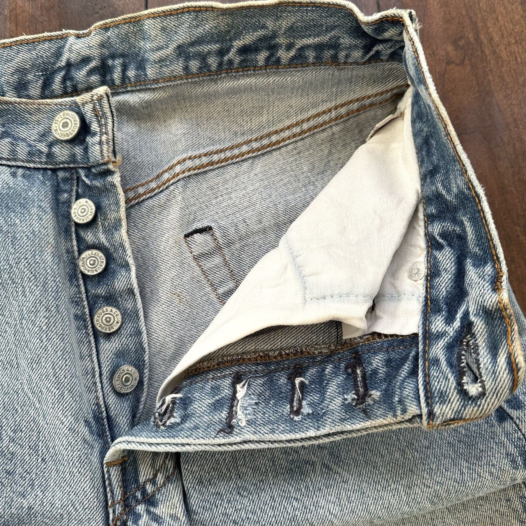 Levi's VINTAGE Levi's 501 XX Jeans 30x36 Light Wash Distressed Classic Fit 80s USA Mens Size US 30 / EU 46 - 7 Thumbnail
