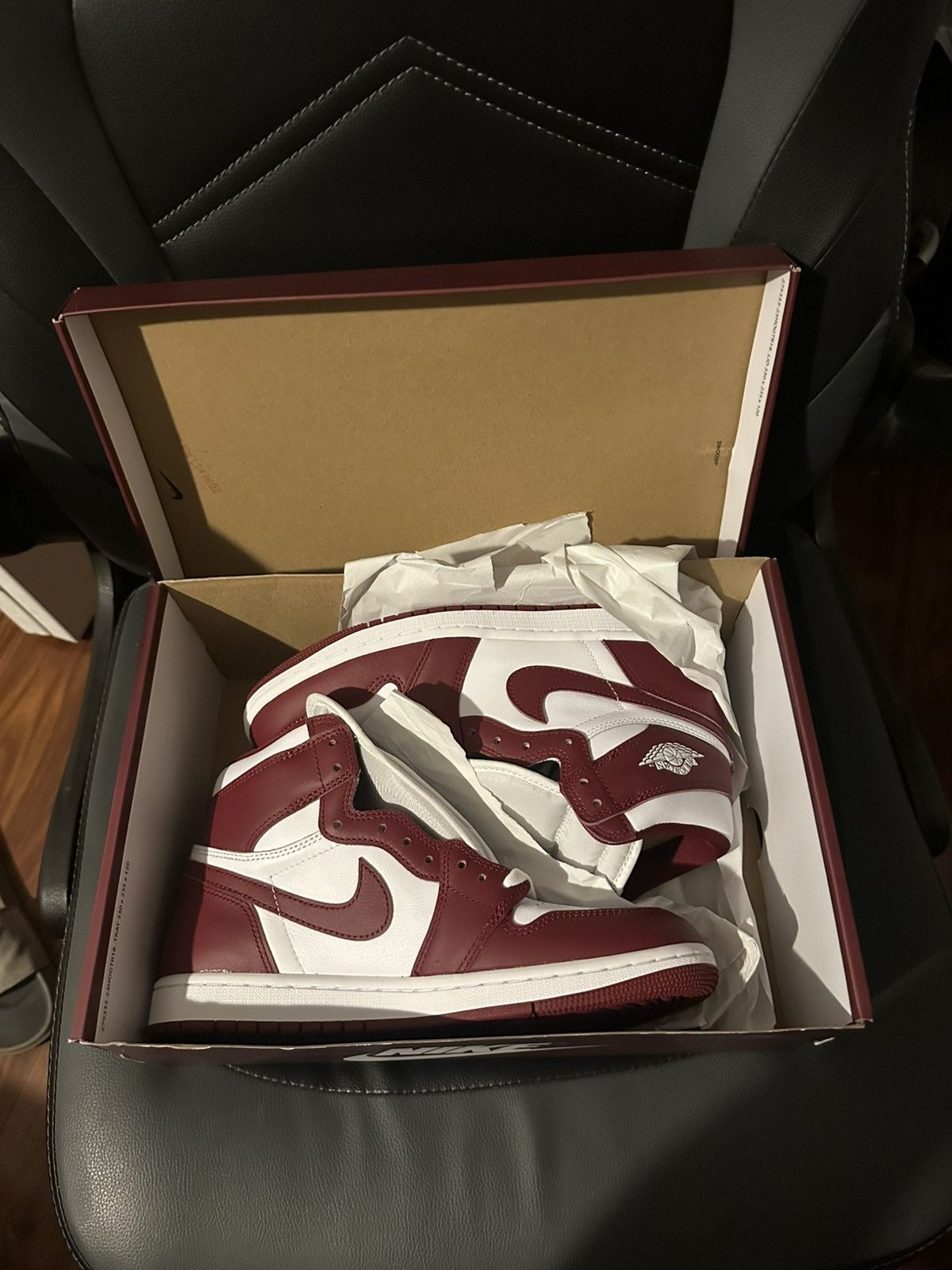 Nike Jordan 1 Retro High OG Team Red/White Size US 8.5 / EU 41-42 - 1 Thumbnail