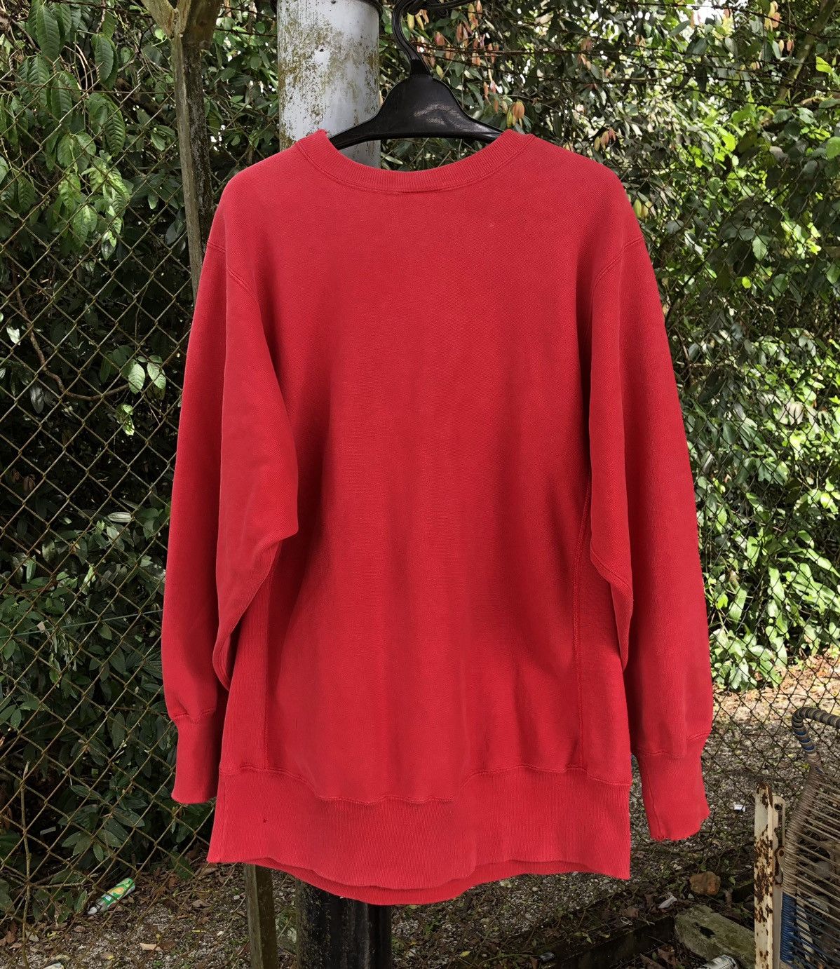 Vintage Vintage 80s Champion Reverse Weave Red Distressed Sweatshirt Size US L / EU 52-54 / 3 - 5 Thumbnail