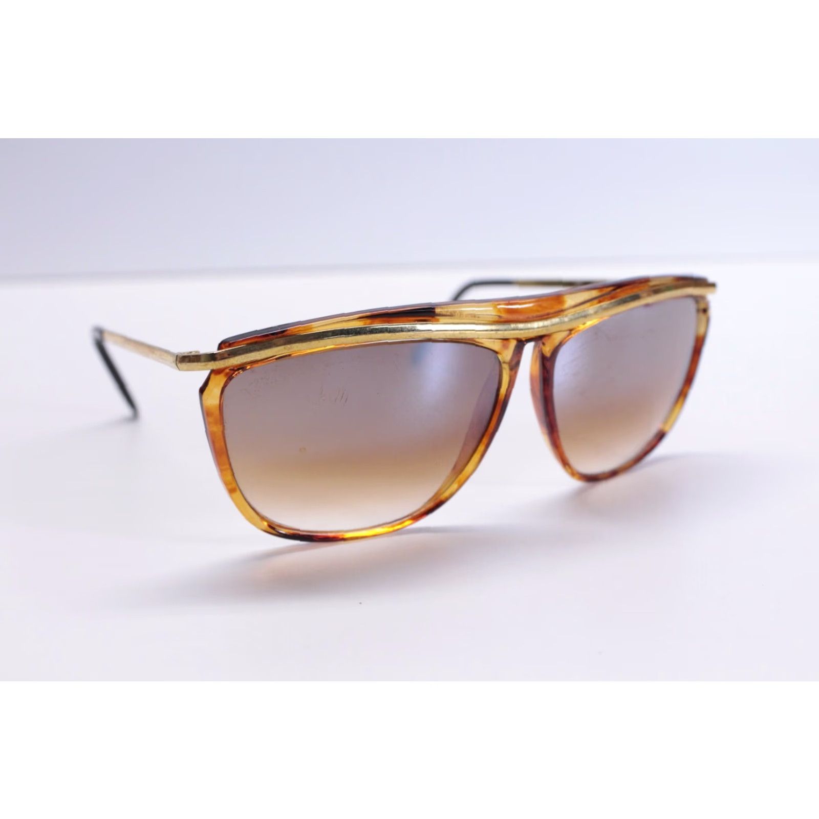 Vintage VINTAGE Sunglasses Tortoise Gold Frame Arm Fade Lens 80s 90s Retro Gambler Unisex Adult Round Metal Frame Size ONE SIZE - 2 Thumbnail